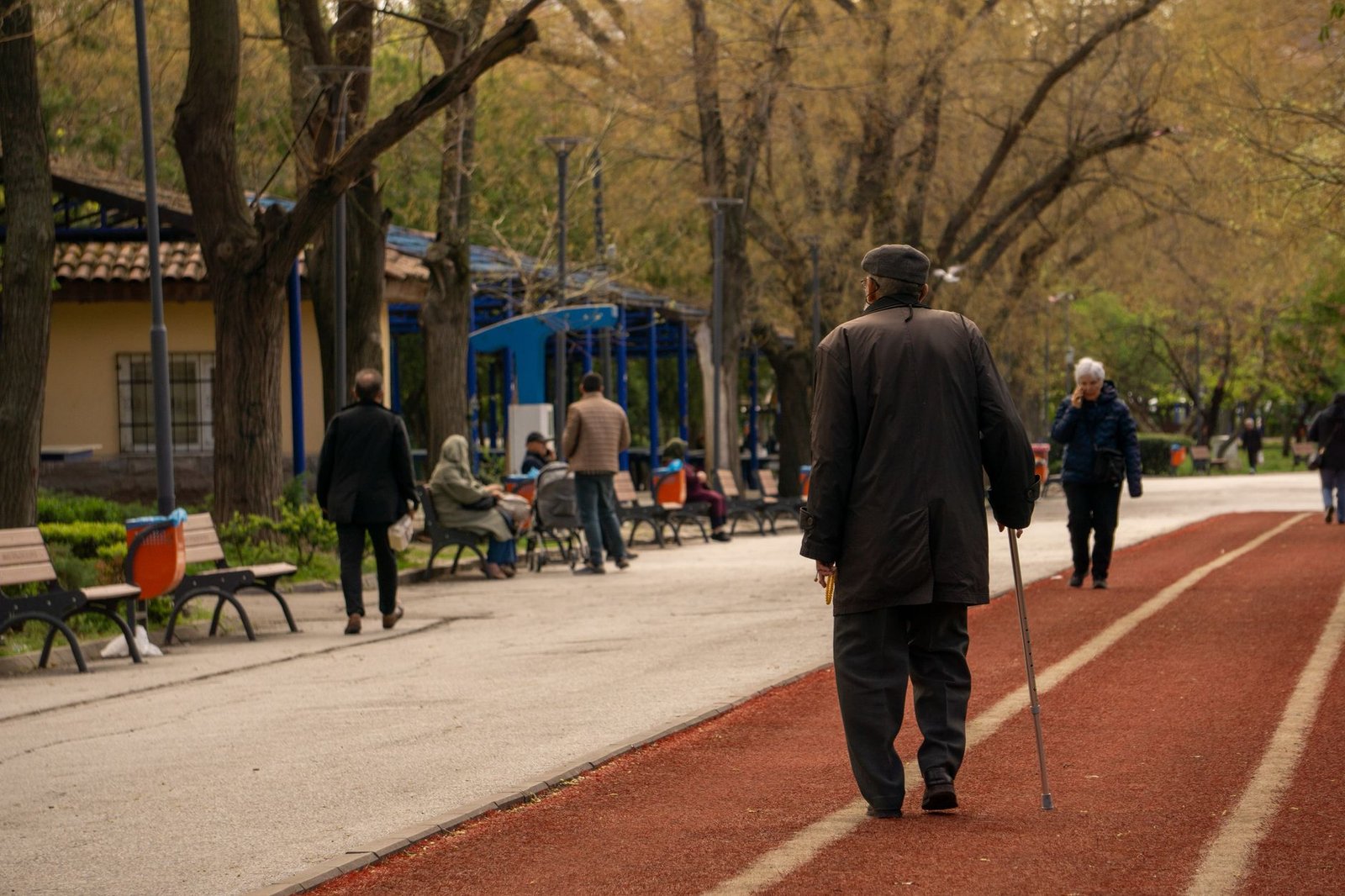 A veteran rebuilds walking stamina with his wife during recovery from mesothelioma surgery