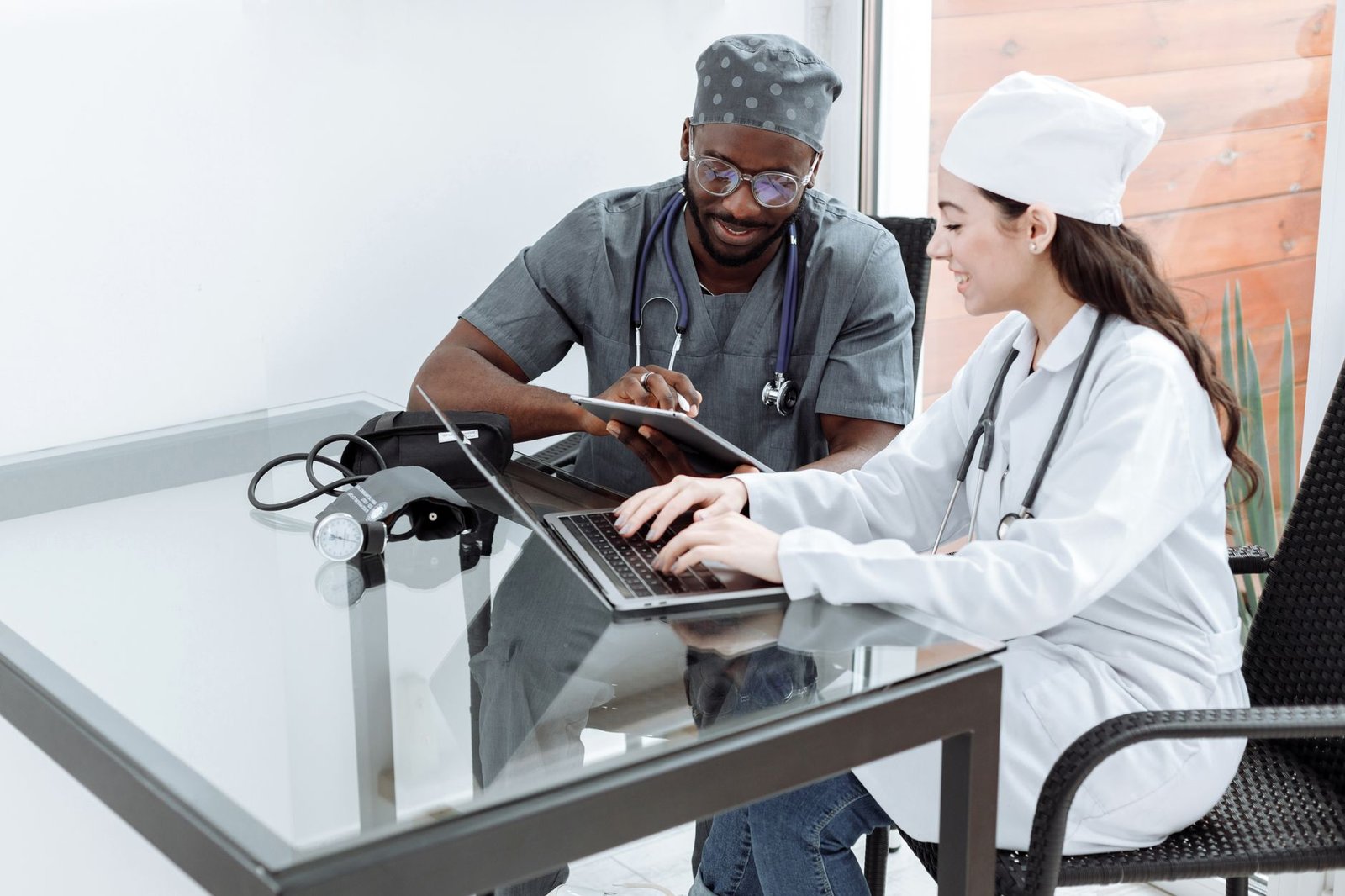An older veteran discusses a cancer nutrition plan with a VA dietitian