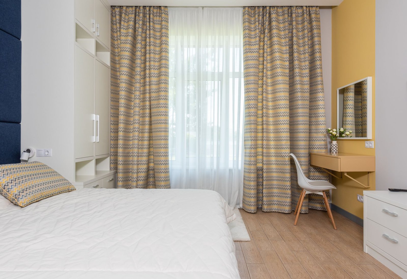 Home oxygen therapy equipment set up safely in a tidy bedroom for a veteran