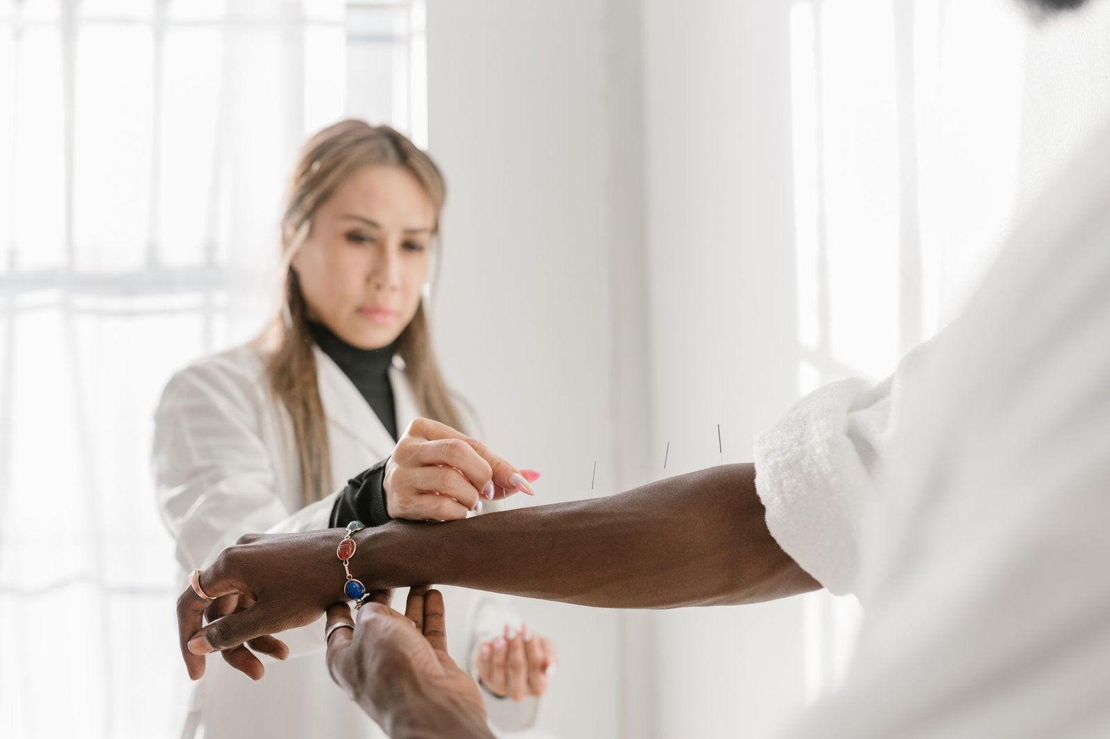 Therapist providing complementary care as part of VA pain management for veterans with cancer