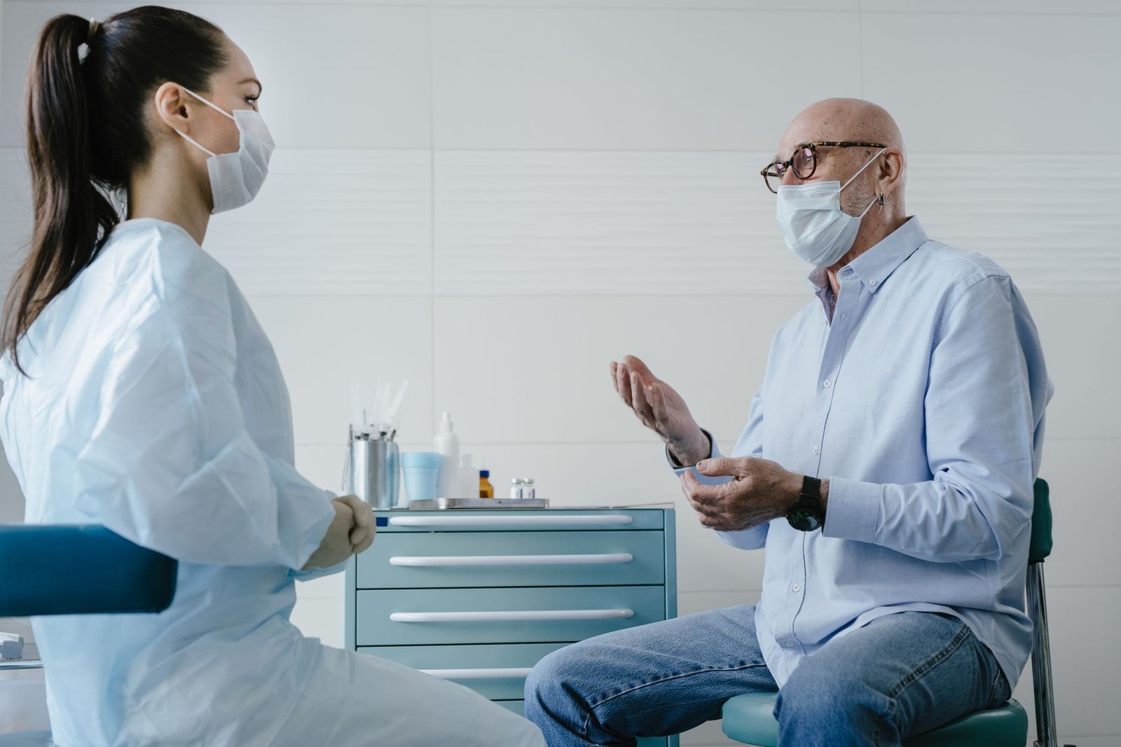 Older veteran discussing mesothelioma surgery options with his doctor in a bright clinic